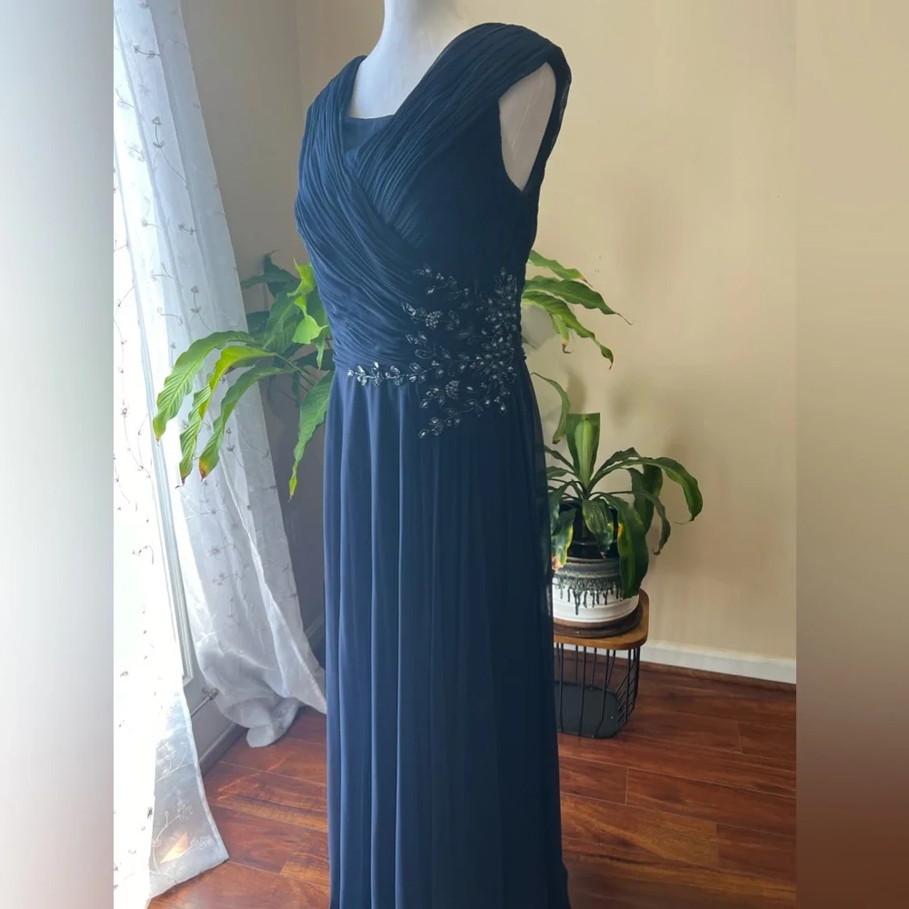 Camille La Vi Evening Dress. - Picture 7 of 12